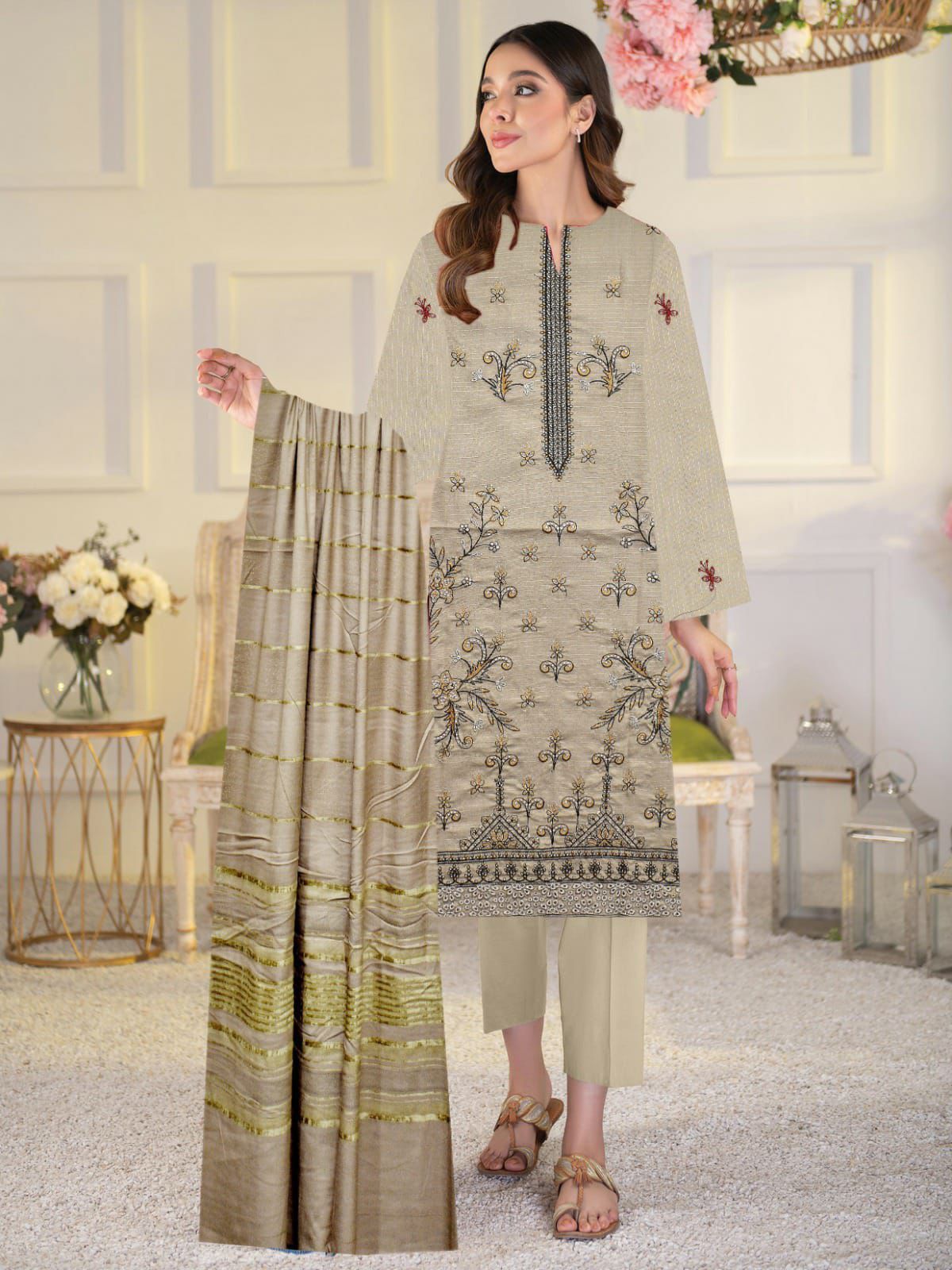 Women’s Winter Premium Collection – Zarqash Banadora Dhanak 3PC Embroidered Suit with Velvet Shawl