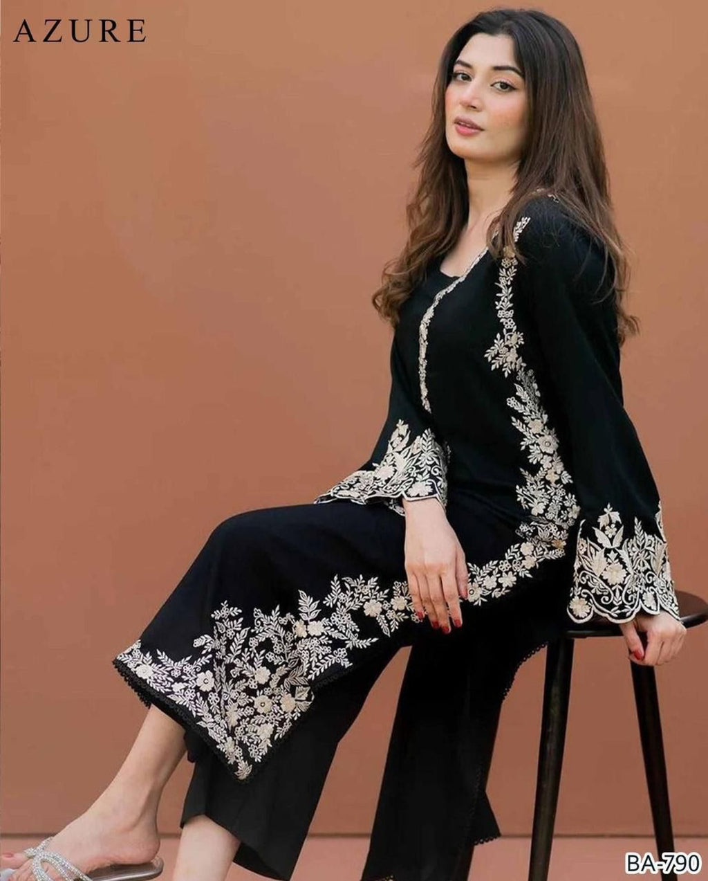 Women’s Winter Collection – MIX Brand Dhanak Embroidered 2PC Suit with Dyed Trouser