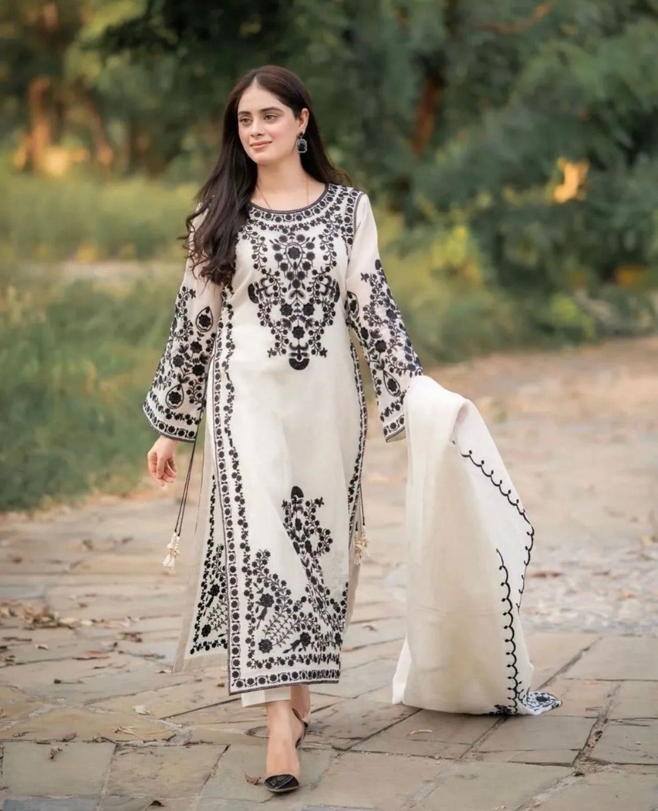 Omal by Komal Luxury Embroidered Dhanak 3‑Piece Suit with Heavy Shawl – Winter 2025